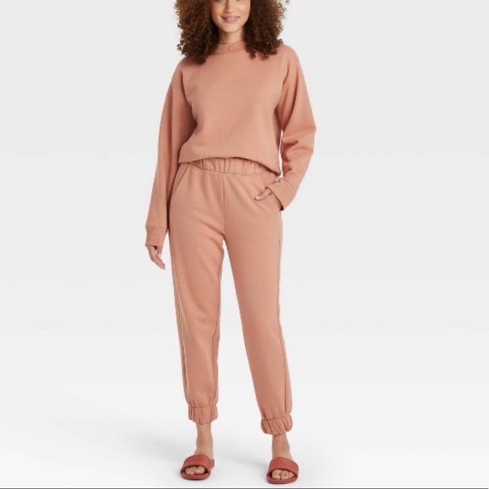 A new day target sweatsuit in blush - Picture 1 of 3